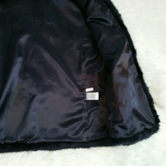 NWT Faux Fur Vest - Picture 3 of 3